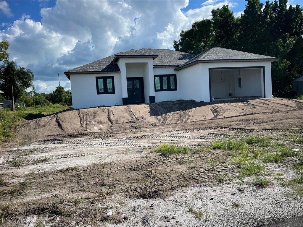 3 bed home in Lehigh Acres