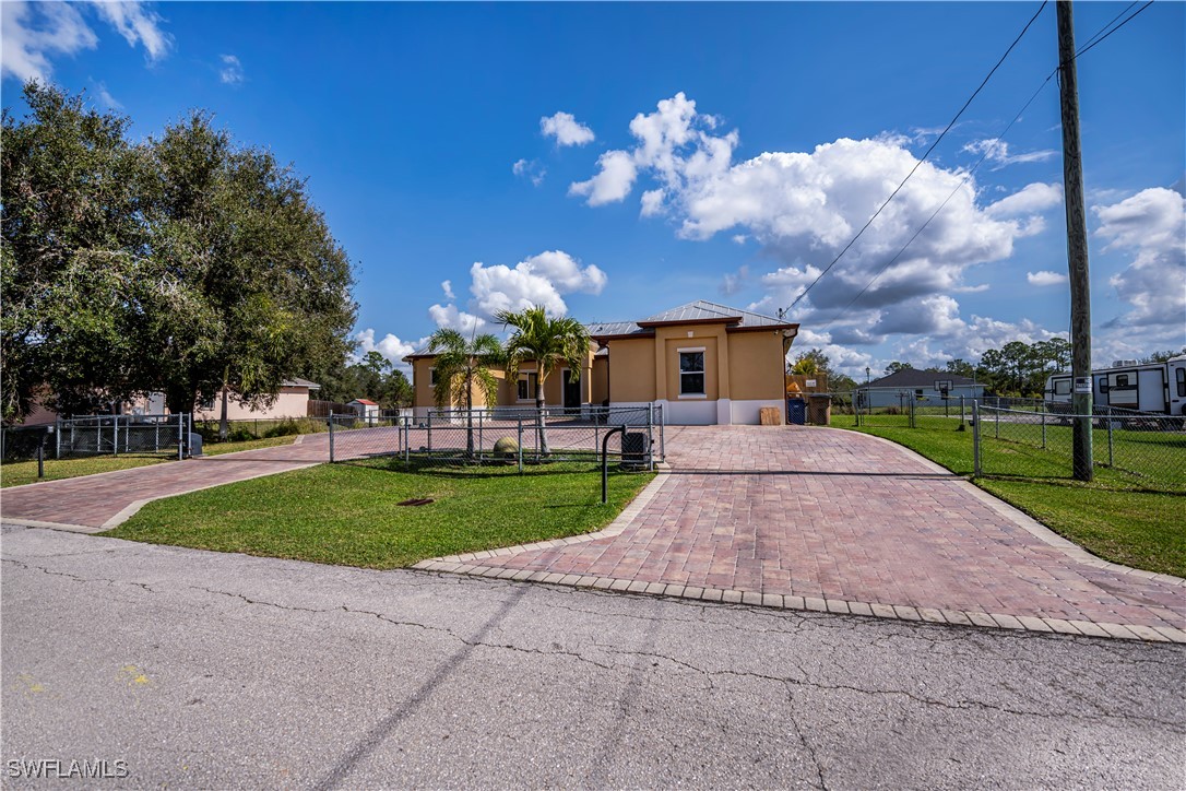 3 bed home in Lehigh Acres