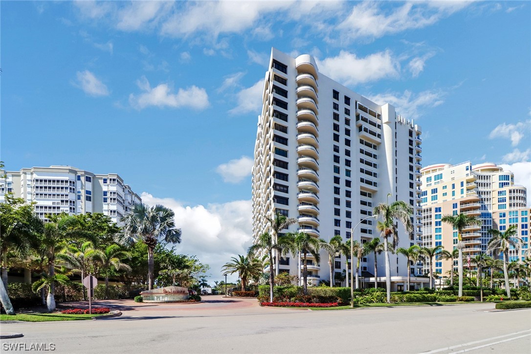 2 bed home in Naples