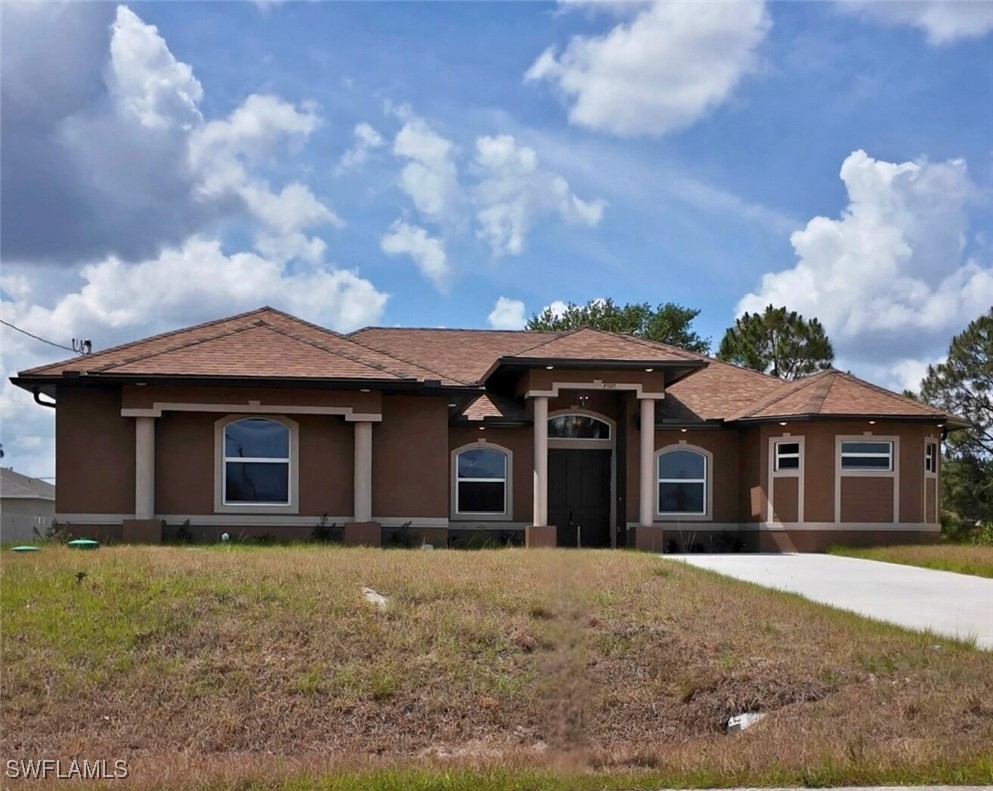 5 bed home in Lehigh Acres