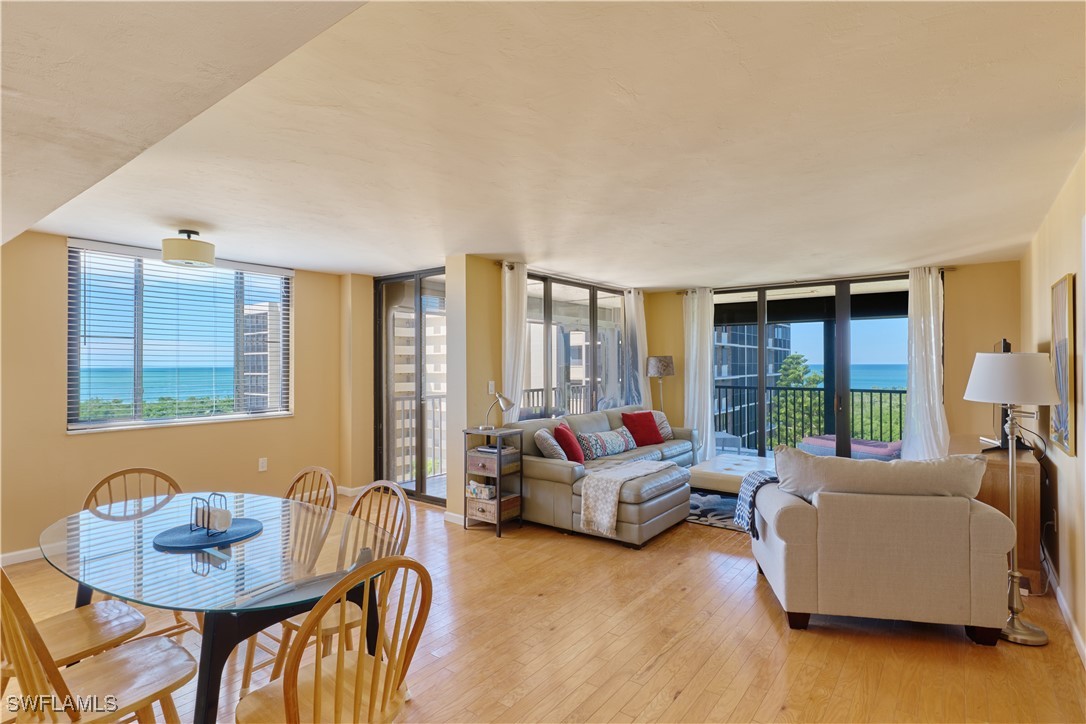 2 bed home in Naples