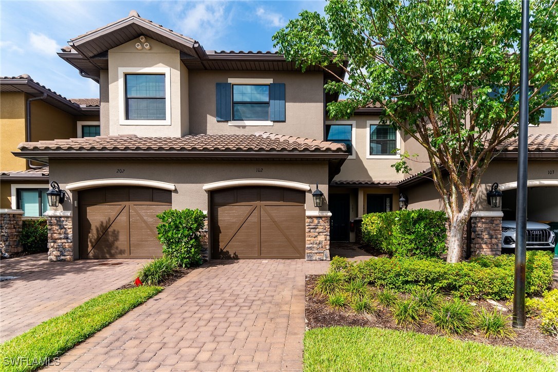 2 bed home in Naples