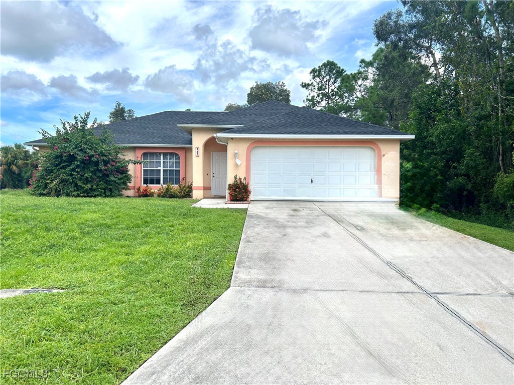 3 bed home in Lehigh Acres