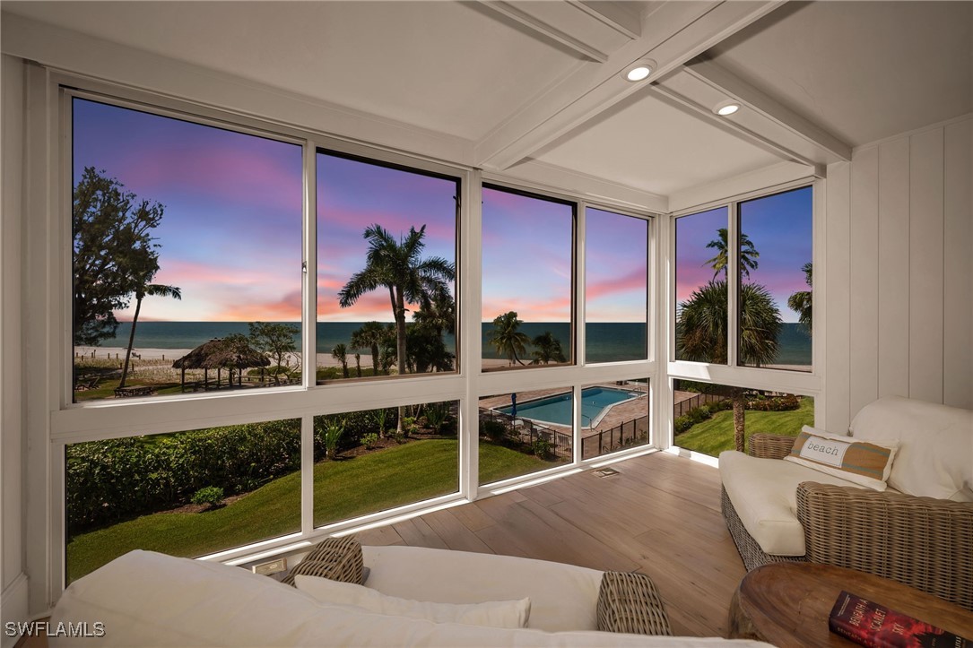 2 bed home in Naples