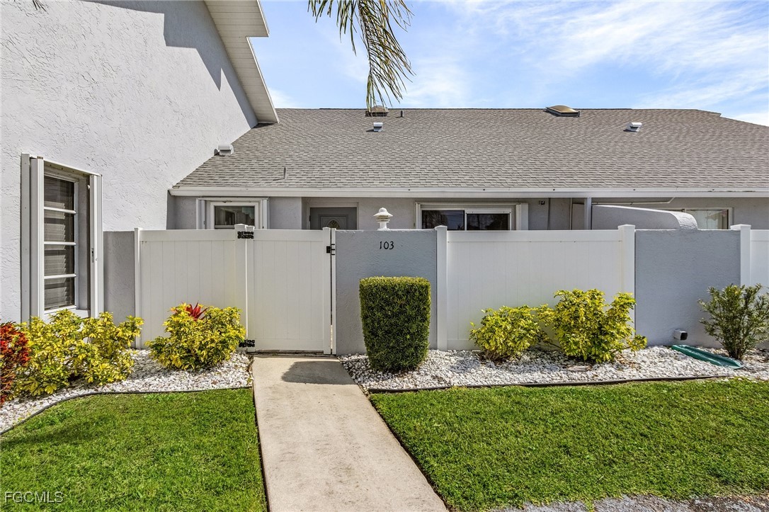 2 bed home in Cape Coral