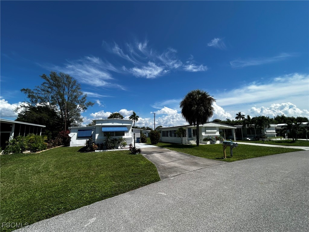 2 bed home in Bonita Springs