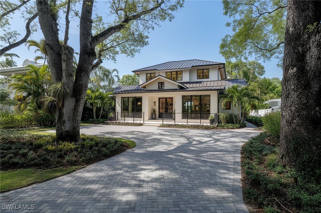 4 bed home in Naples