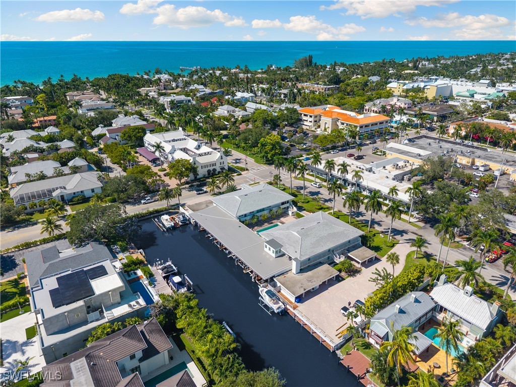 2 bed home in Naples