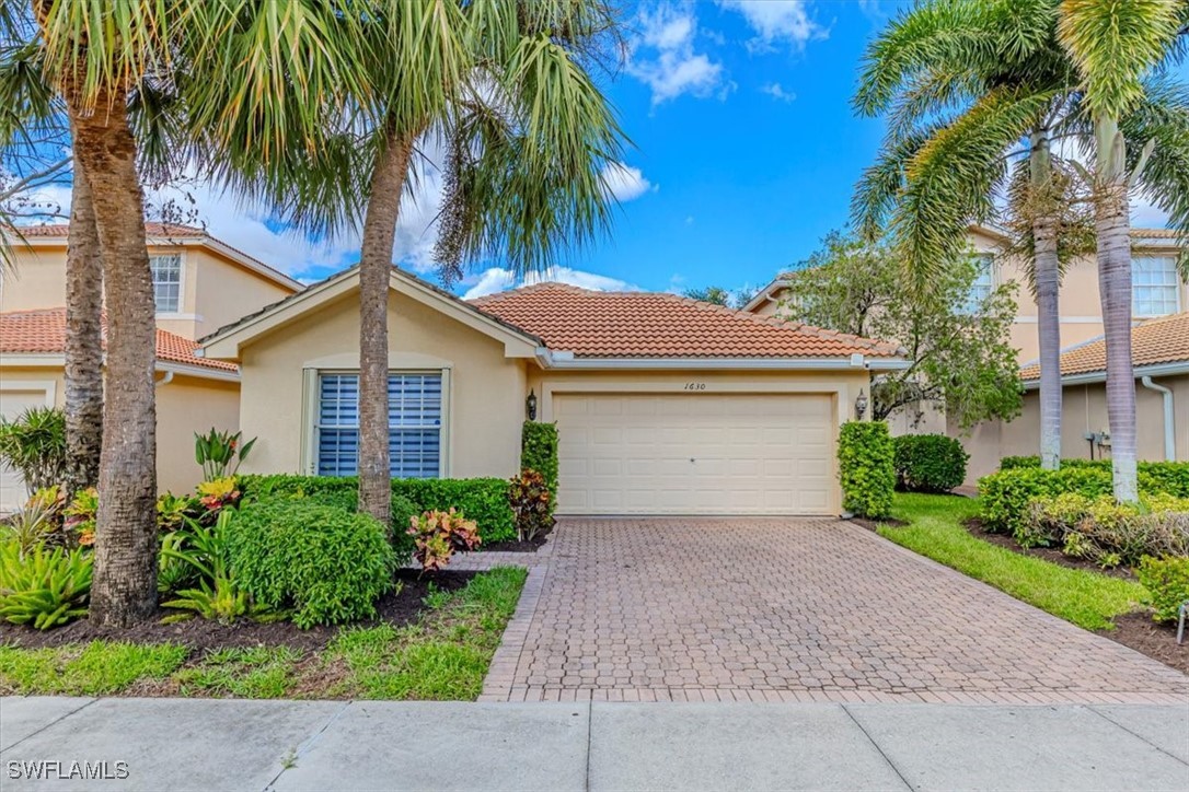 2 bed home in Naples
