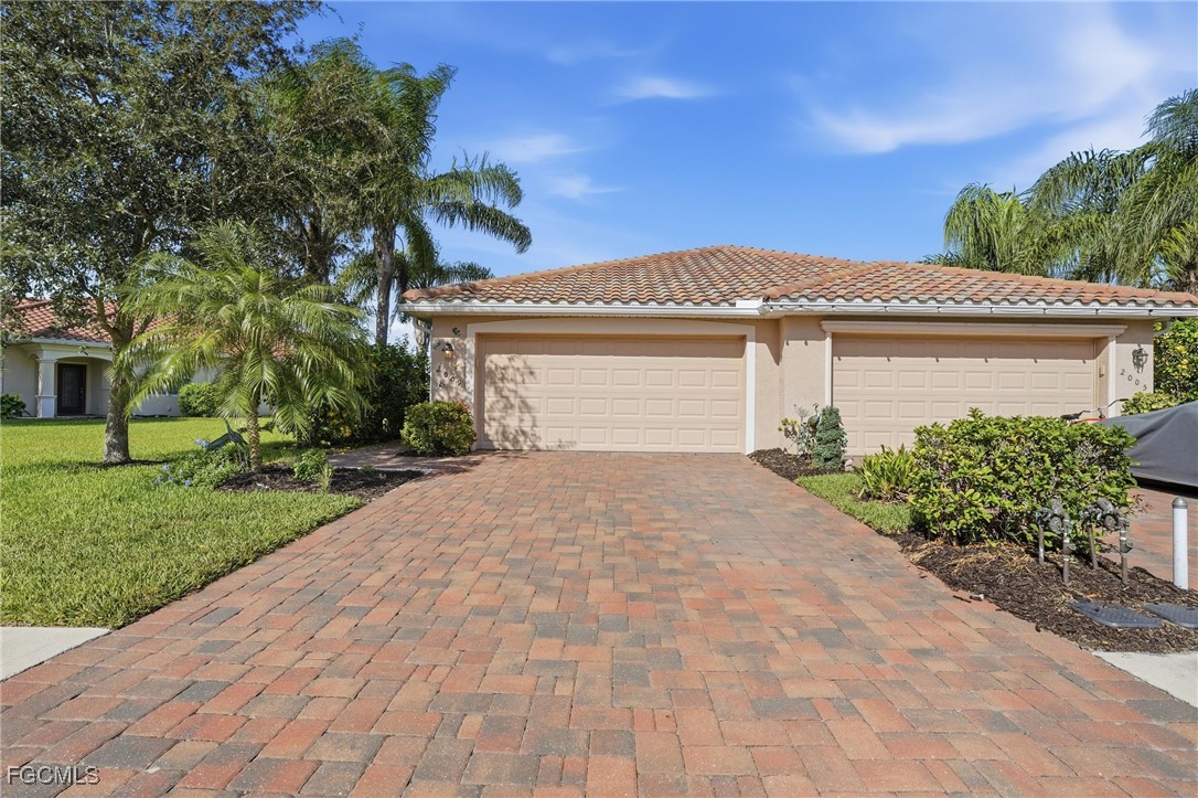 2 bed home in Naples
