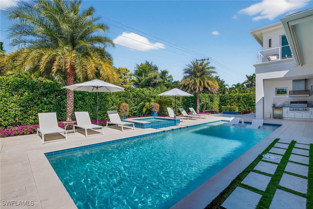 4 bed home in Naples