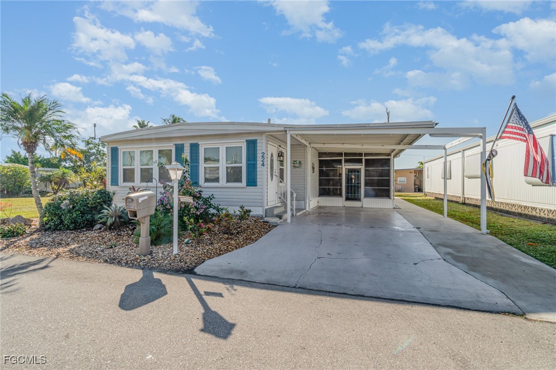 2 bed home in North Fort Myers