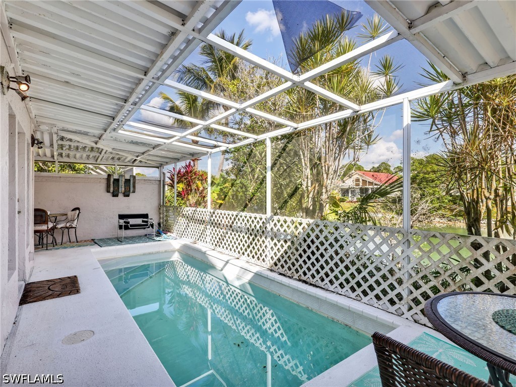 2 bed home in Naples