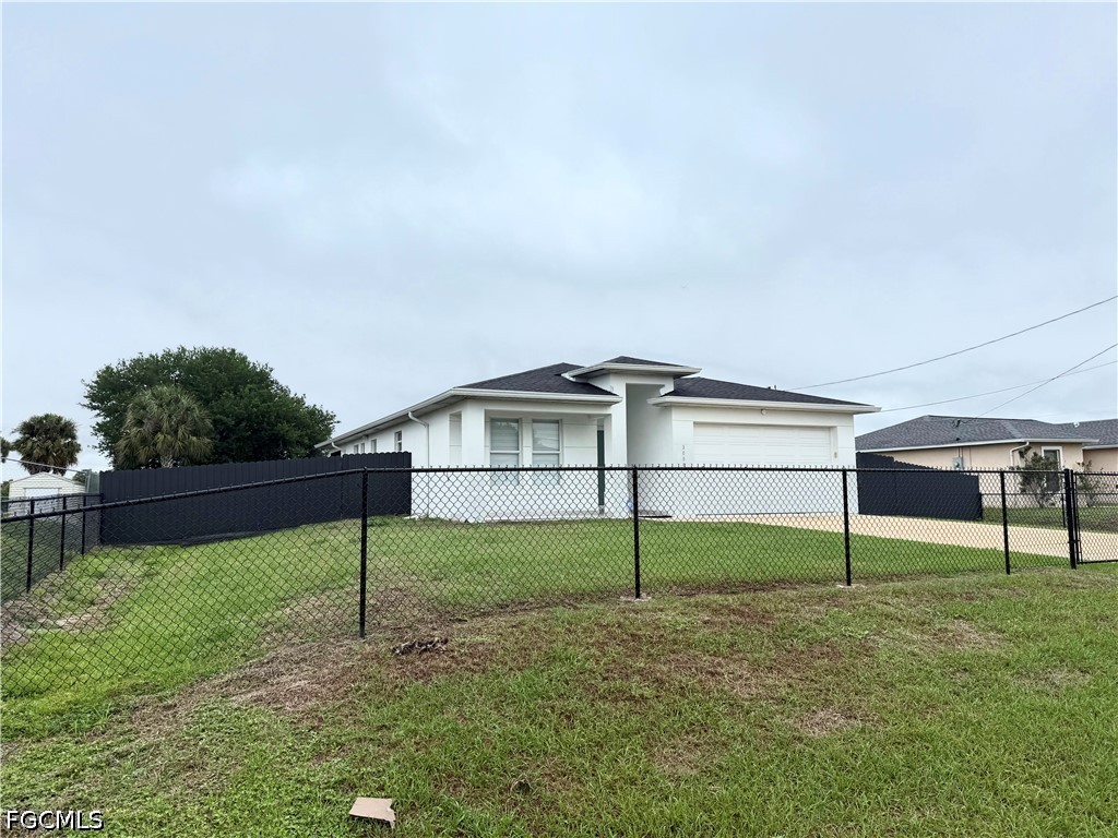 3 bed home in Lehigh Acres