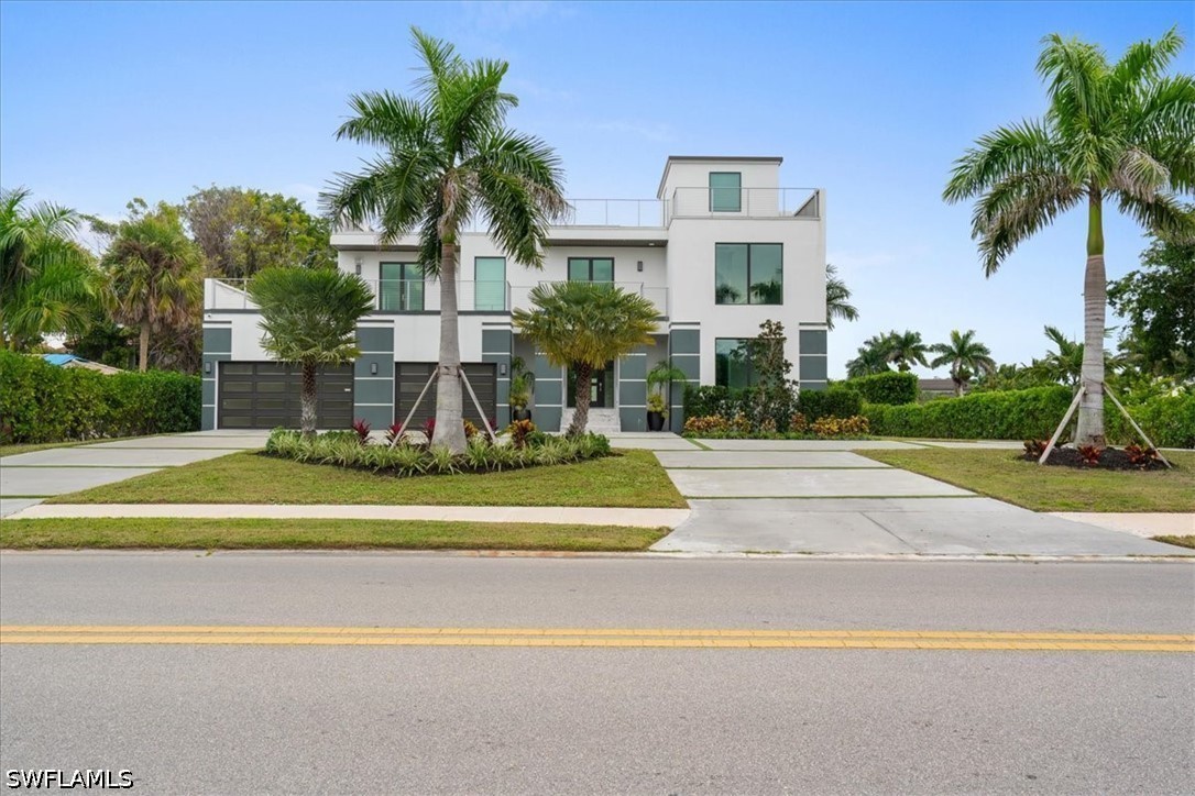 4 bed home in Naples