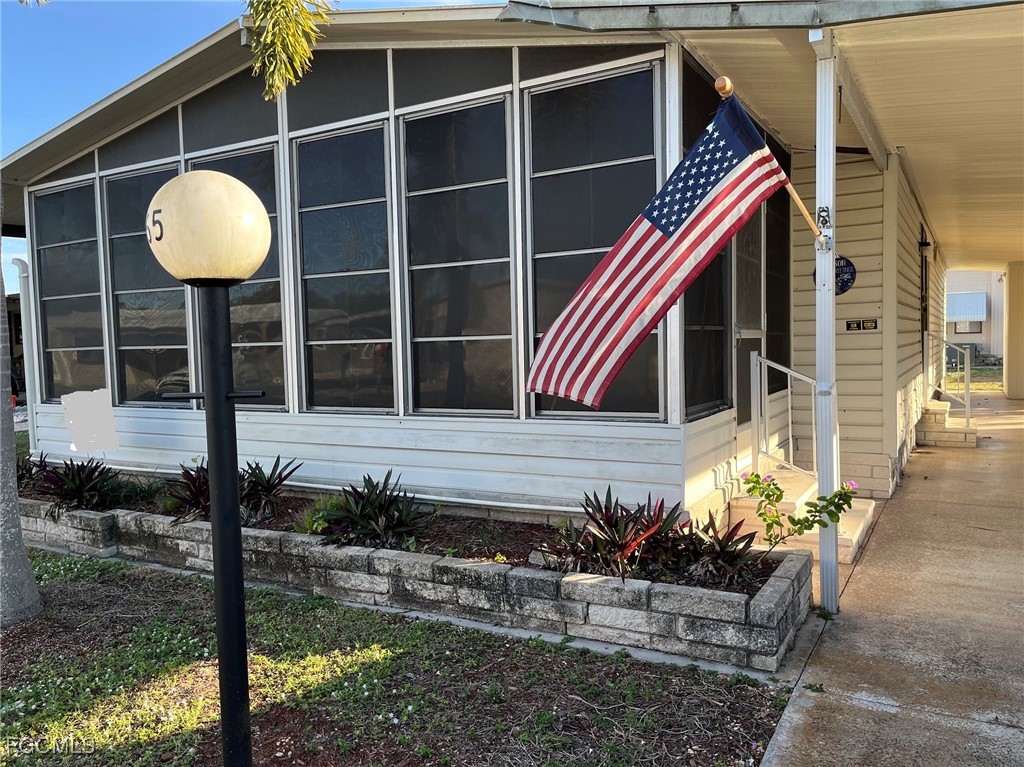2 bed home in North Fort Myers