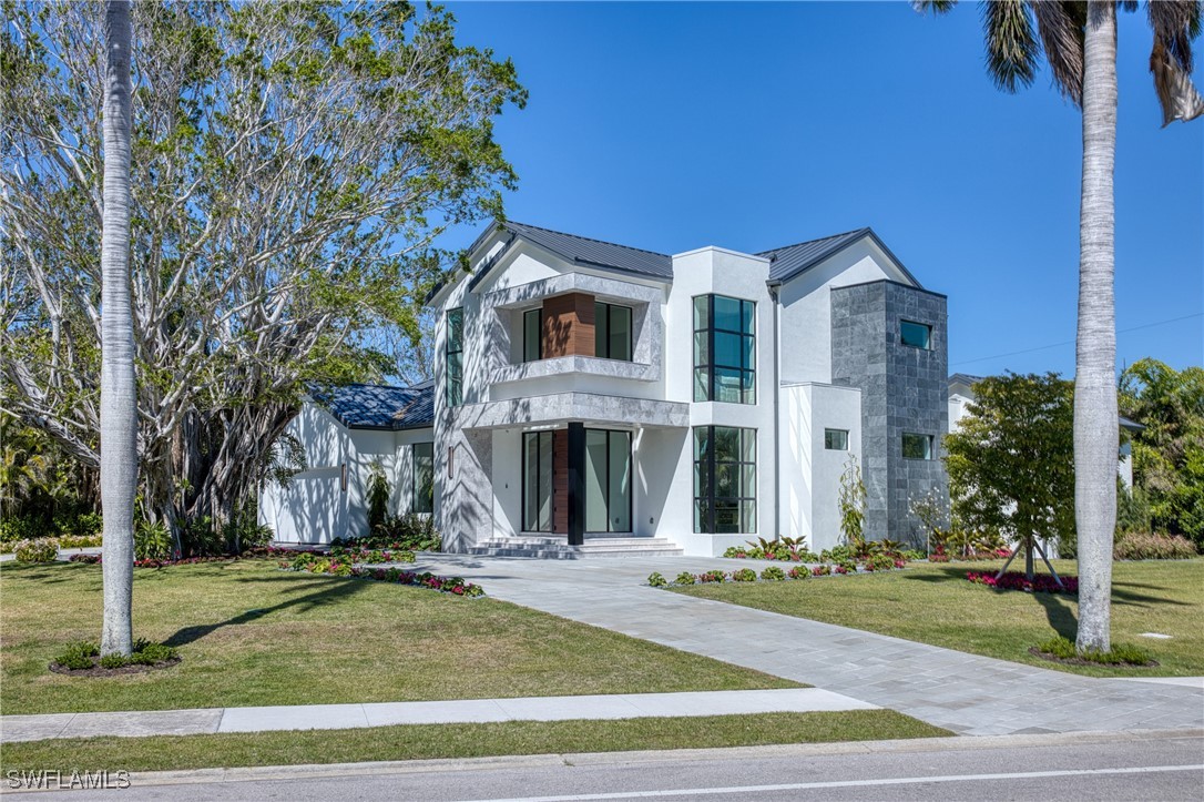 4 bed home in Naples