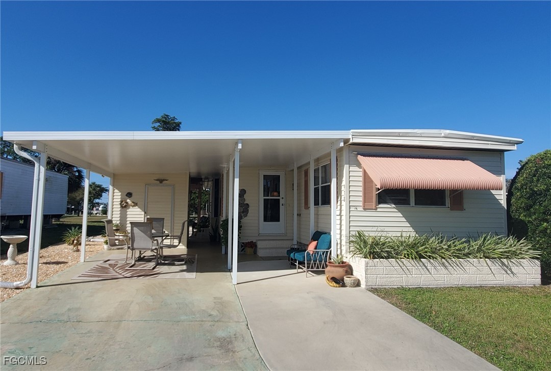 2 bed home in North Fort Myers