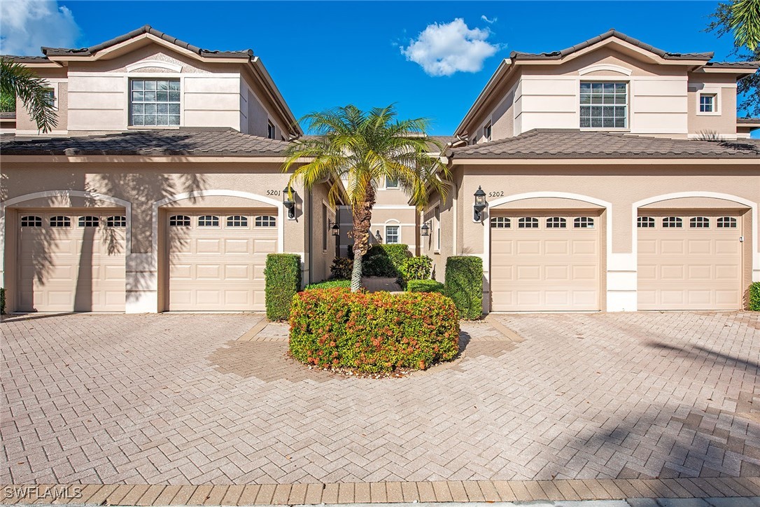 2 bed home in Naples
