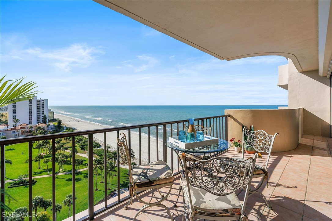 2 bed home in Naples