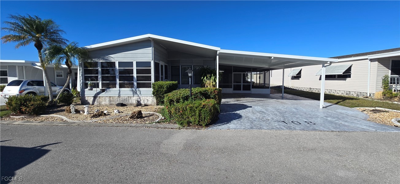 2 bed home in North Fort Myers