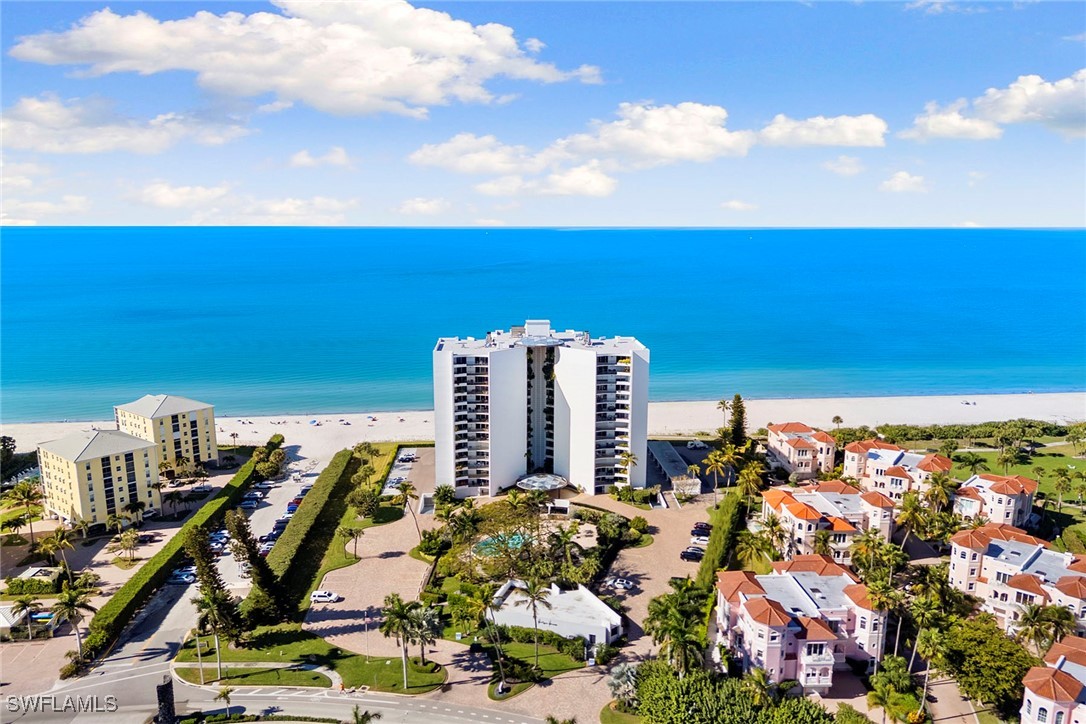 2 bed home in Naples