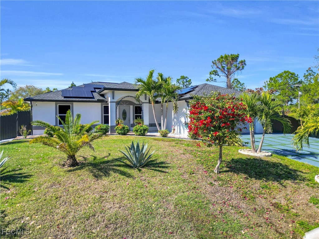 3 bed home in Lehigh Acres