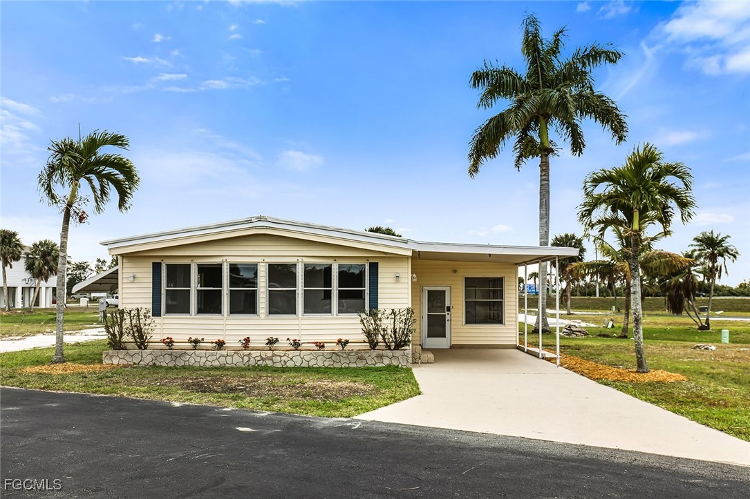 2 bed home in Fort Myers