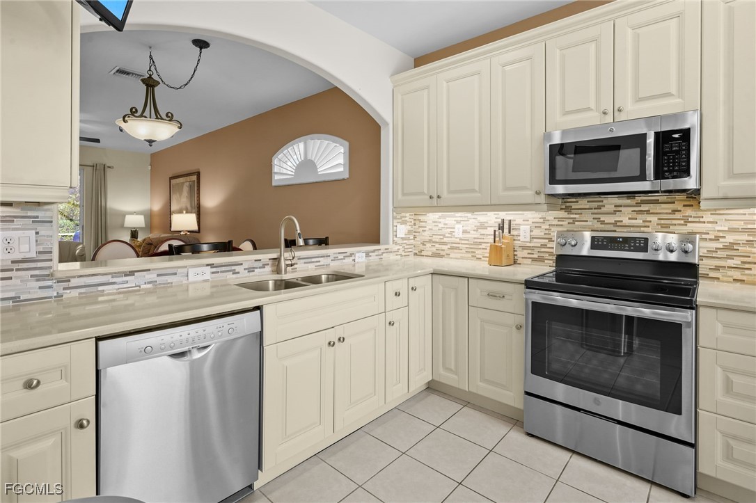 2 bed home in Fort Myers