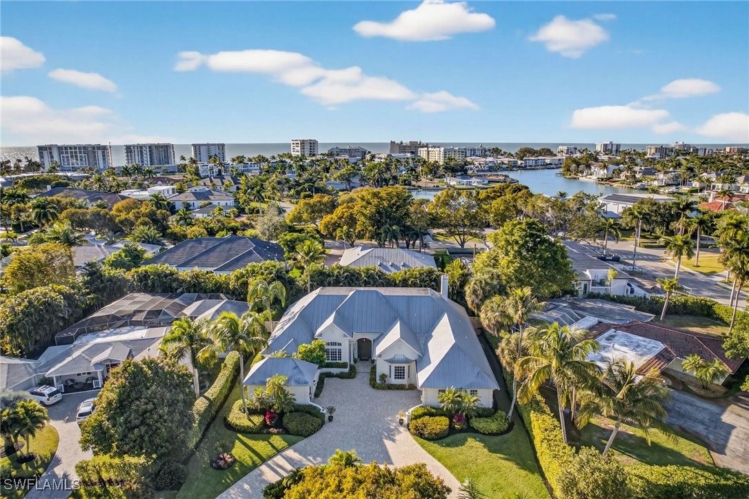 4 bed home in Naples