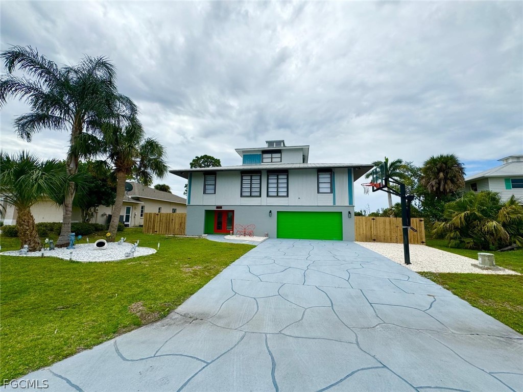 3 bed home in Bokeelia