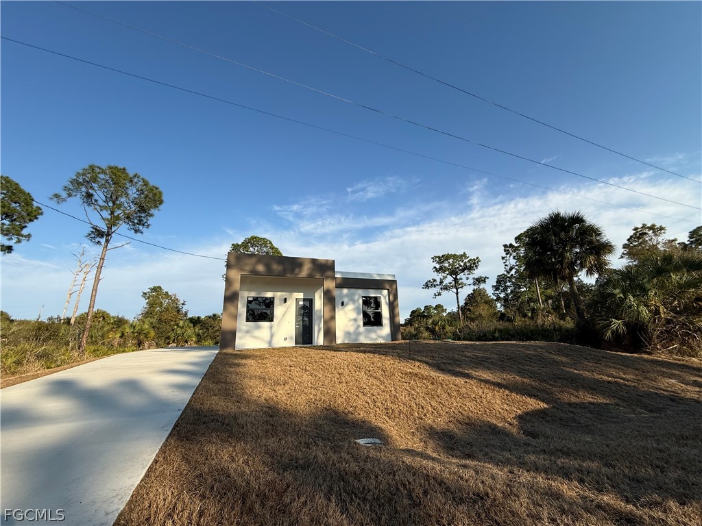 2 bed home in Lehigh Acres
