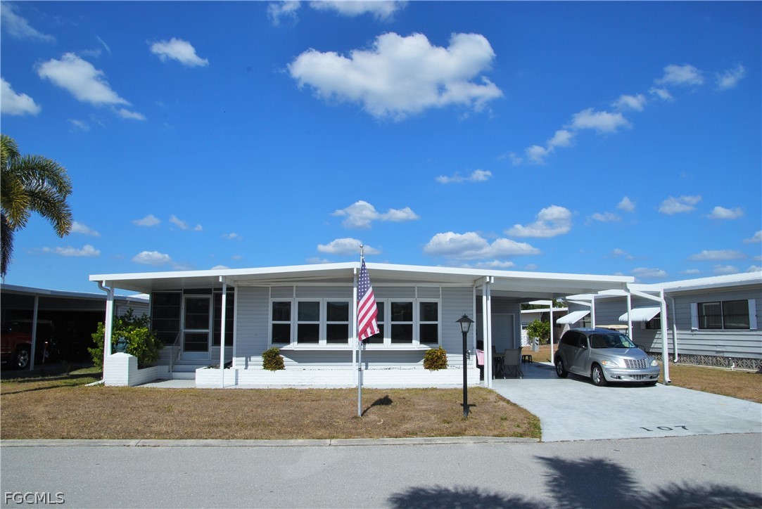 2 bed home in North Fort Myers