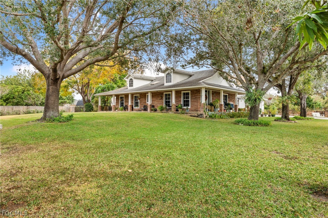 6 bed home in Lehigh Acres