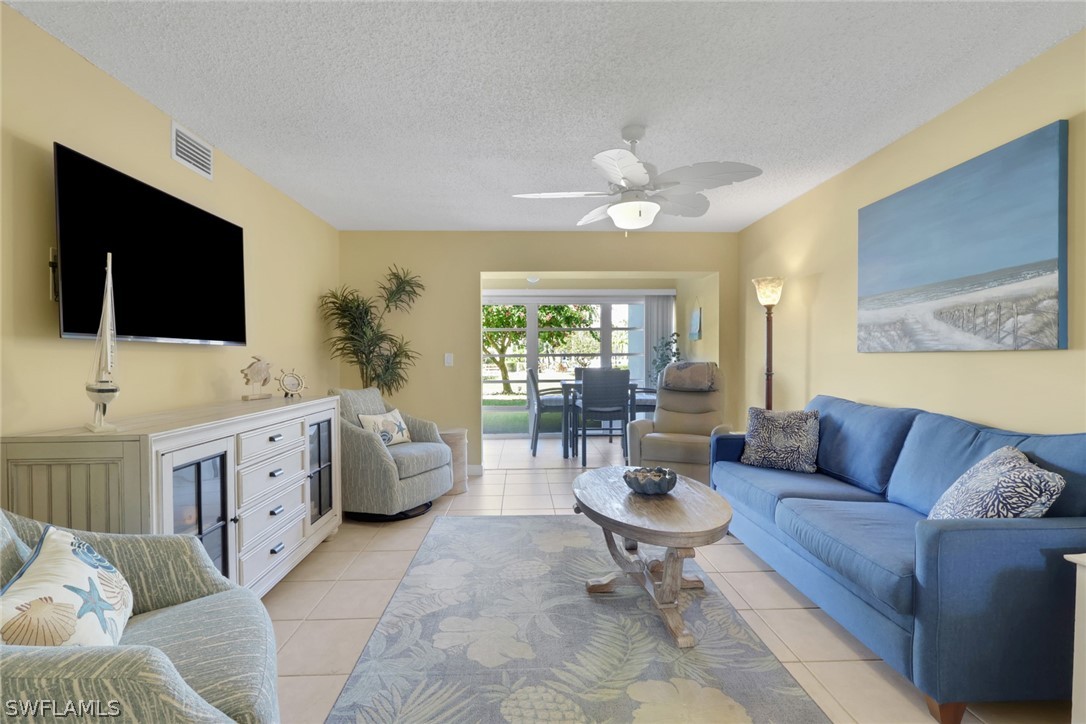 2 bed home in Naples