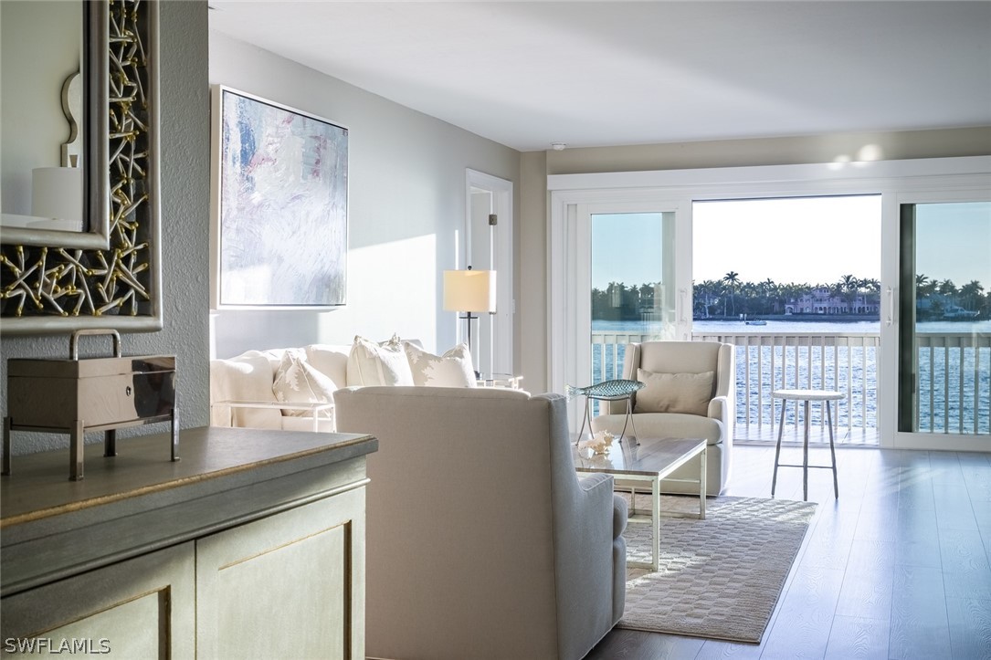 2 bed home in Naples
