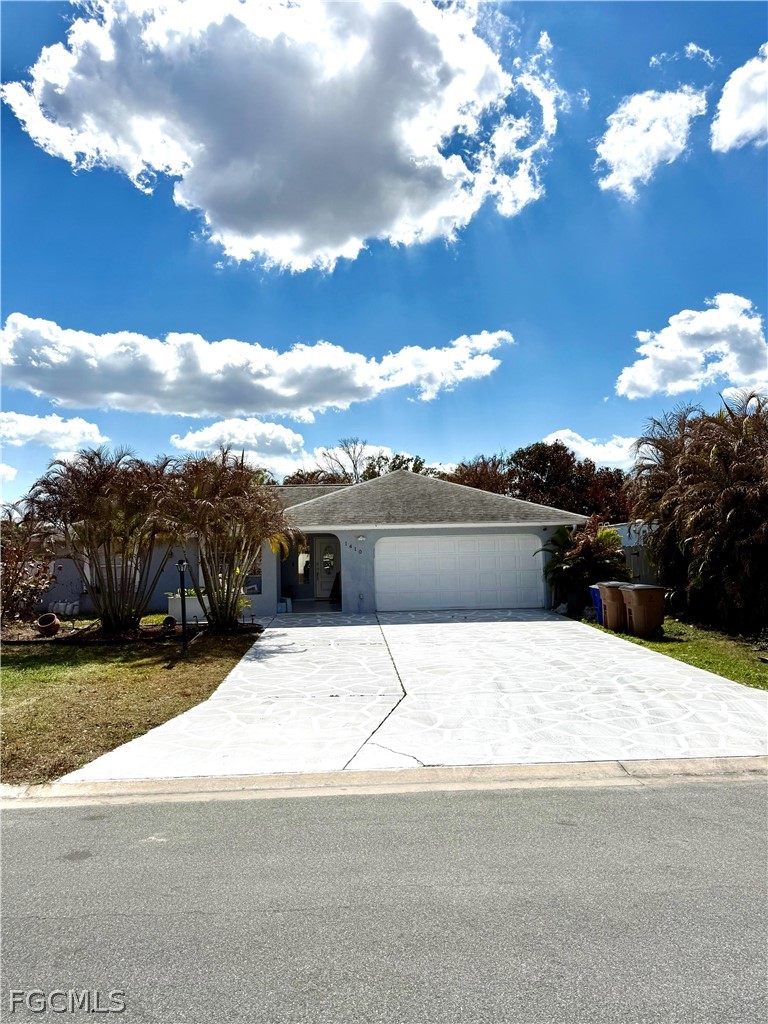 3 bed home in Lehigh Acres