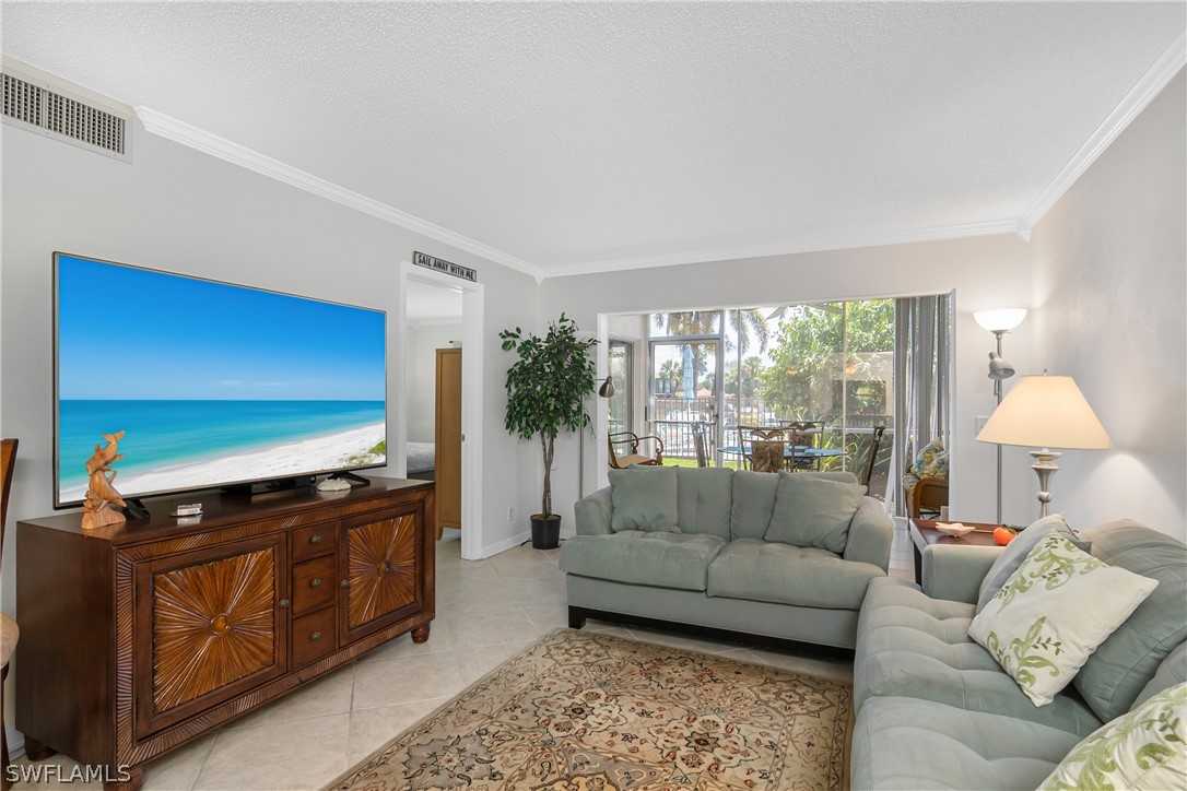 2 bed home in Naples