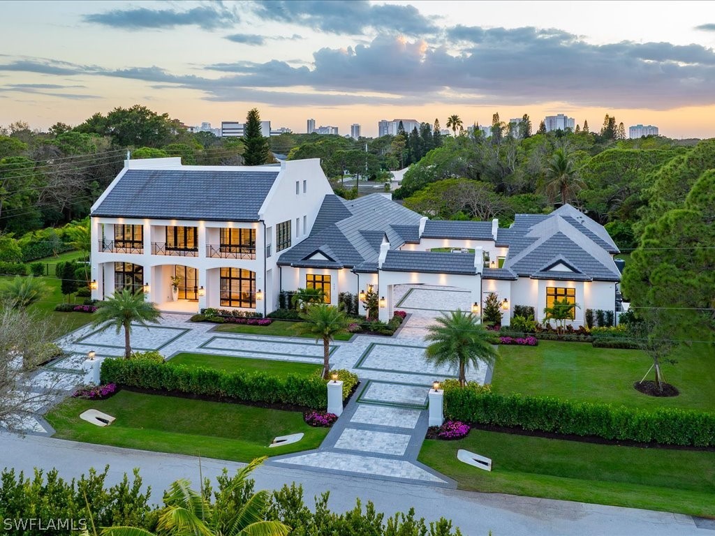 6 bed home in Naples