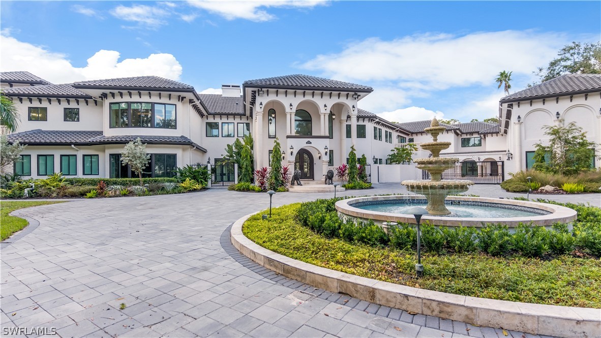 6 bed home in Naples