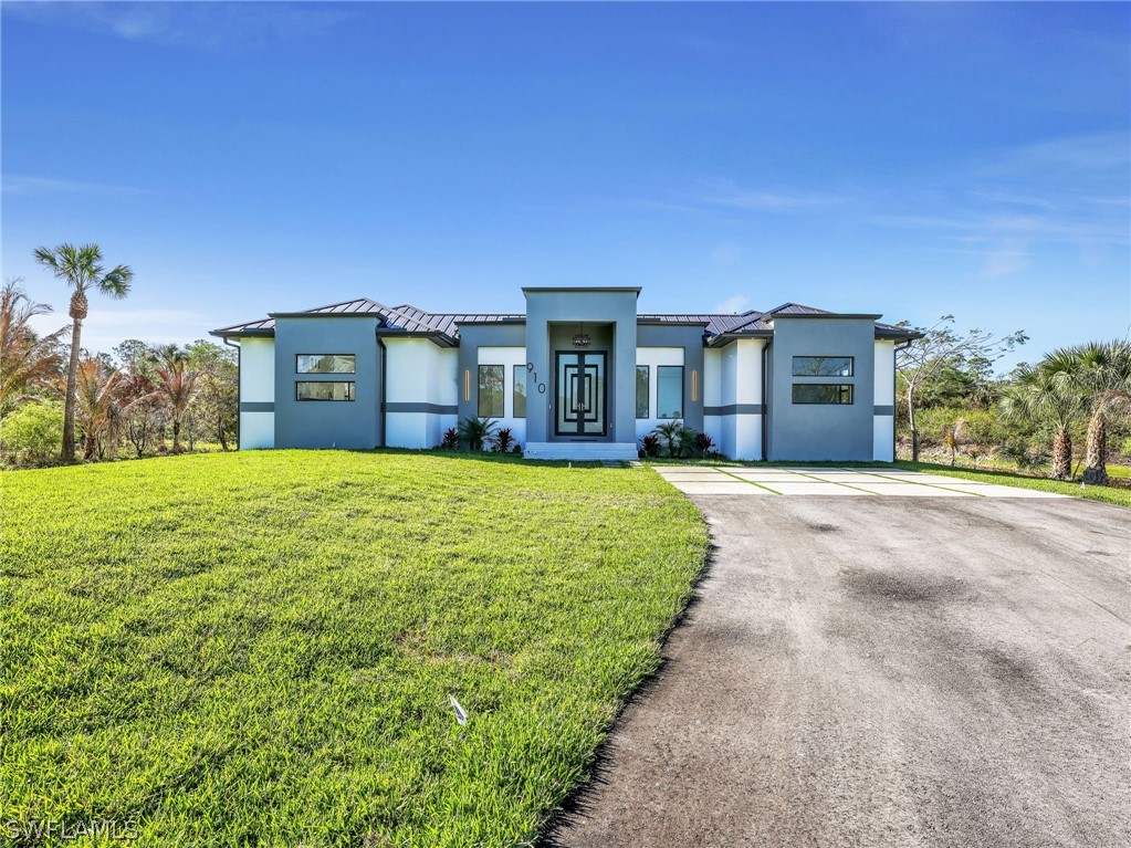4 bed home in Naples