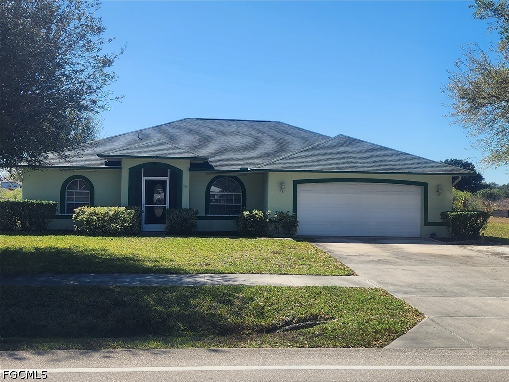 3 bed home in Lehigh Acres
