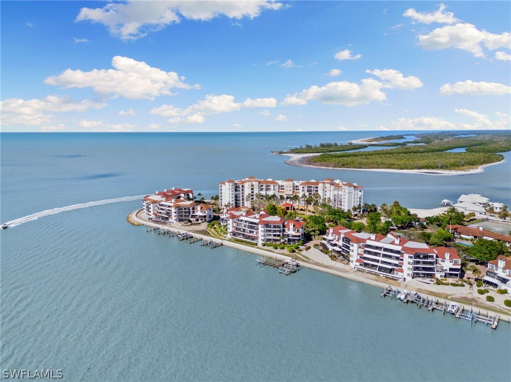 2 bed home in Naples