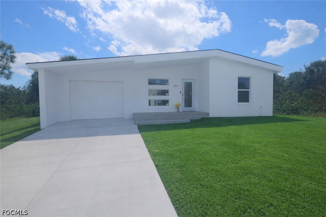 3 bed home in Lehigh Acres