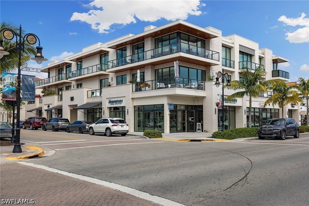 2 bed home in Naples