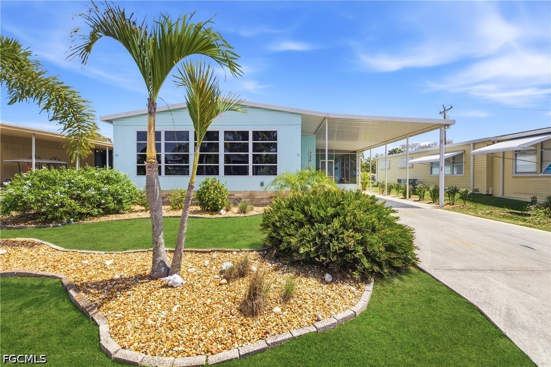 2 bed home in North Fort Myers