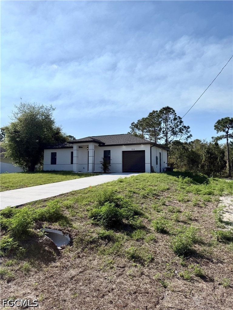 3 bed home in Lehigh Acres