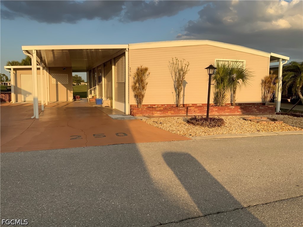 2 bed home in North Fort Myers
