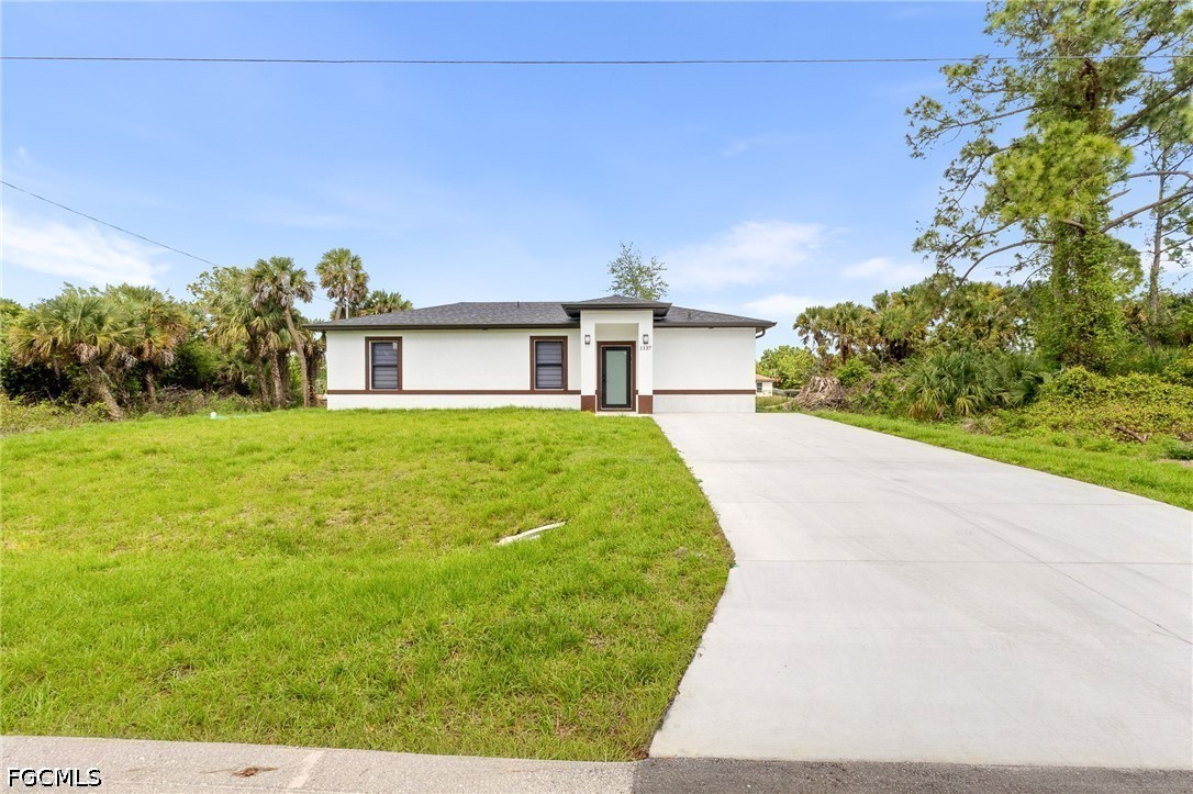 3 bed home in Lehigh Acres