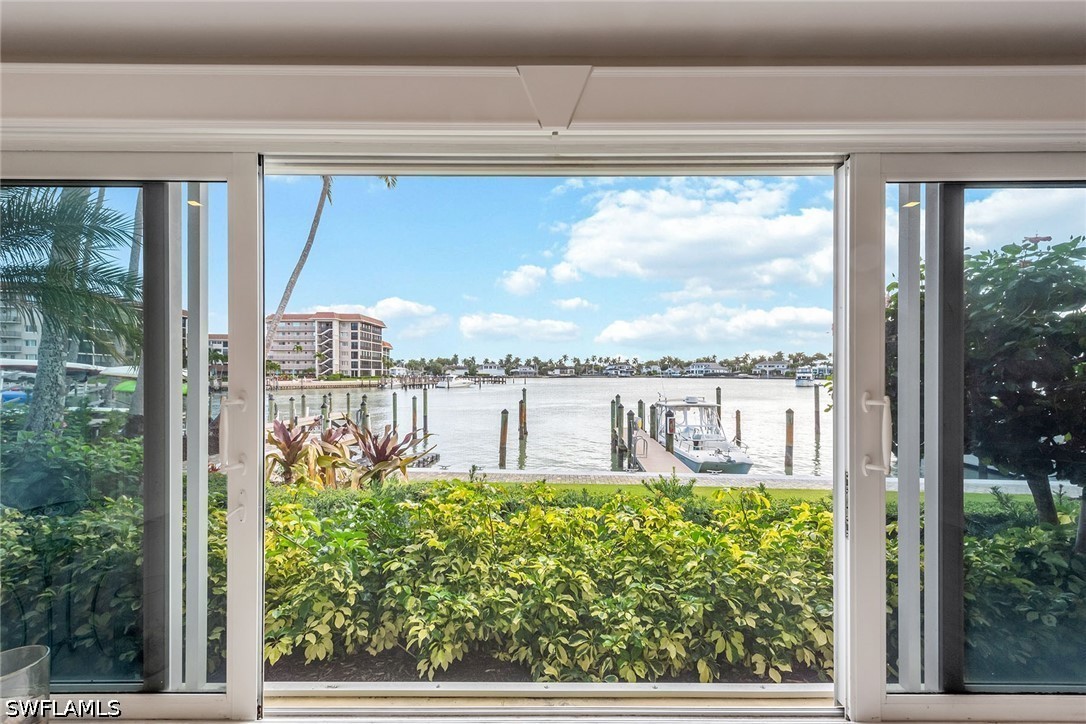2 bed home in Naples